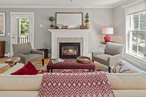 Gorgeous 3 bedroom in popular Stowe location. (487)