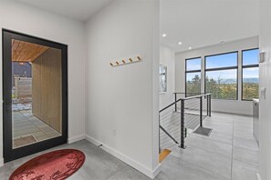 Mountaintop Retreat, Stunning Views - The Kelley (3329)