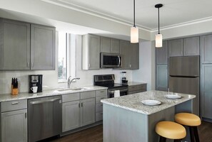 myroe-hi-res-suite-3-bedroom-kitchen.jpg