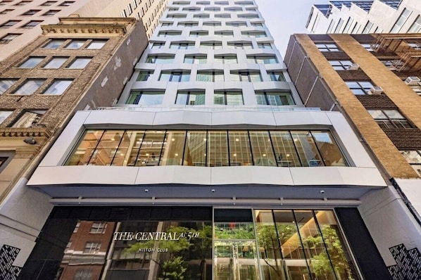 Hilton Club The Central at 5th New York_1.jpg