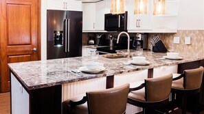 sfl-ssir-hv18-3bdrm-ktcn-001-880x495.jpg