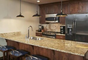 slcse-hi-res-suite-k1rrr1-kitchen