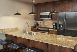 slcse-hi-res-suite-k1rrr1-kitchen