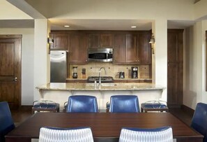 slcse-hi-res-suite-k4rrr4-kitchen
