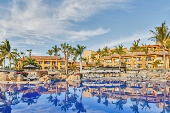 Fiesta Americana Villas Los Cabos All Inclusive Golf and Spa Resort_1.jpg