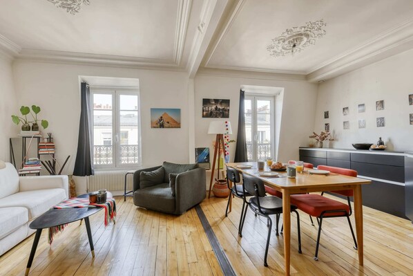 Living Room - Dining table
