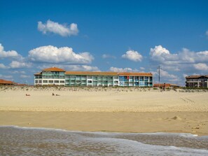 Wolke, Himmel, Wasser, Gebäude, Fenster, Strand, Baum, Küsten Und Ozeanische Forms, Haus