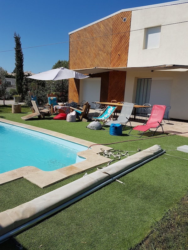 Piscine fil de l'eau a 1M40
Bâche de sécurité manuelle