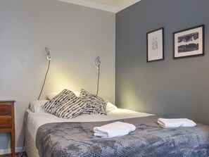 Double bedroom | Wyndham House, Troedyrhiw, near Merthyr Tydfil