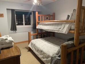 Bedroom 3 (bunkbed: Full on bottom and twin on top)