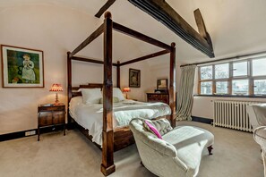 The Court House Master Bedroom - StayCotswold