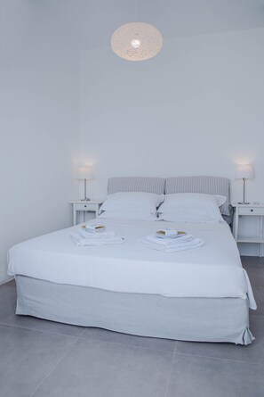 MilosWaves Main Bedroom