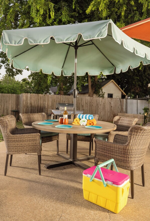 Outdoor dining