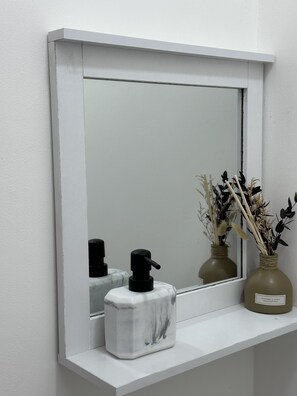Bathroom amenities