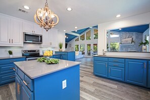 Full Kitchen