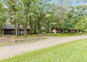 Cabin and Cottage Front Yard
