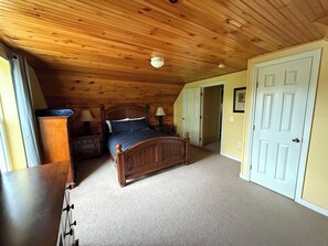 Bedroom 1 Top Floor - Queen Bed