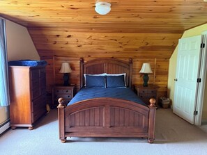 Bedroom 1 Top Floor - Queen Bed