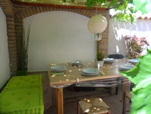 Outdoor dining