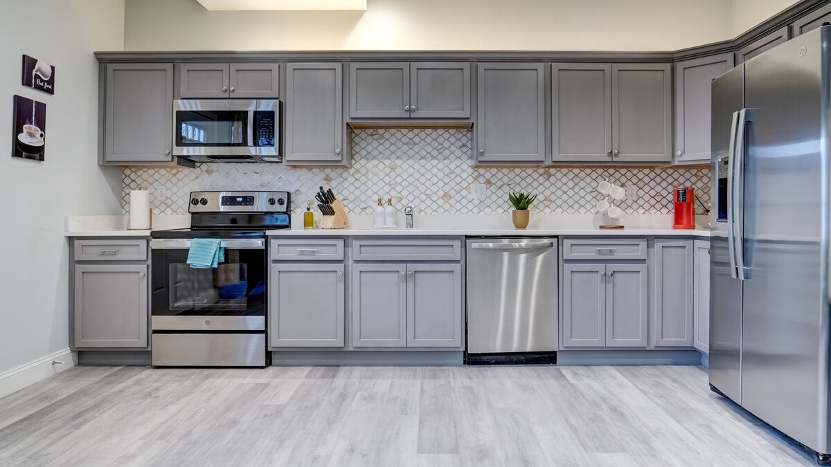 Brand New Home Close To Yale!