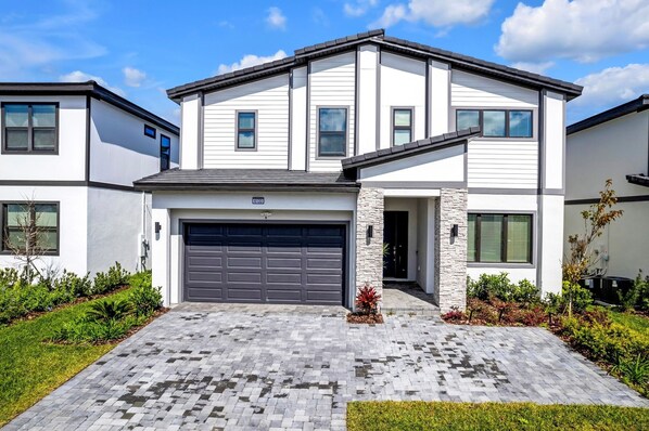 Gate, Garage, Indoors, House, Outdoors