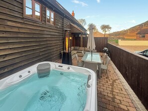 Hot tub | Drifthouse - Botvyle Farm, Church Stretton