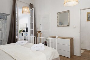 “La casa delle ore liete con terrazza”– Eleganza e comfort nel centro di Firenze La Casa delle ore liete è un appartamento che unisce eleganza, funzionalità e un’atmosfera accogliente, perfetto per coppie, famiglie o piccoli gruppi di amici. La spaziosa c