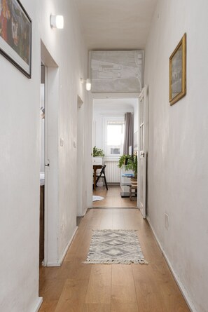 “La casa delle ore liete con terrazza”– Eleganza e comfort nel centro di Firenze La Casa delle ore liete è un appartamento che unisce eleganza, funzionalità e un’atmosfera accogliente, perfetto per coppie, famiglie o piccoli gruppi di amici. La spaziosa c