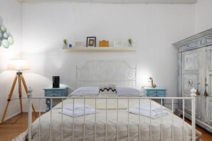 “La casa delle ore liete con terrazza”– Eleganza e comfort nel centro di Firenze La Casa delle ore liete è un appartamento che unisce eleganza, funzionalità e un’atmosfera accogliente, perfetto per coppie, famiglie o piccoli gruppi di amici. La spaziosa c