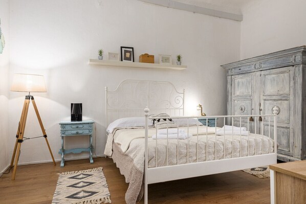 “La casa delle ore liete con terrazza”– Eleganza e comfort nel centro di Firenze La Casa delle ore liete è un appartamento che unisce eleganza, funzionalità e un’atmosfera accogliente, perfetto per coppie, famiglie o piccoli gruppi di amici. La spaziosa c