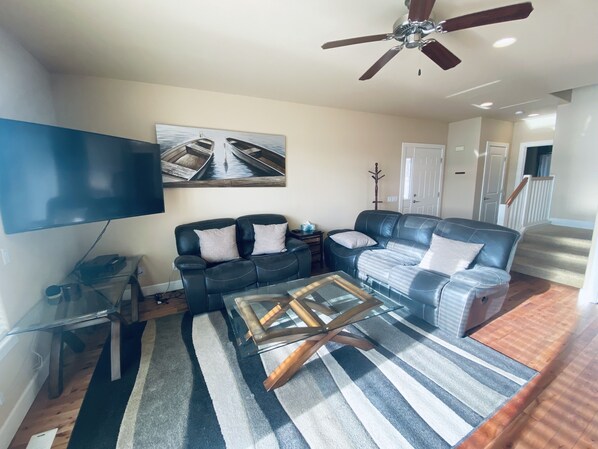 LVP w/leather loungers 