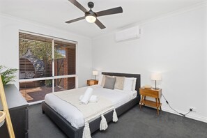 Main bedroom with Queen bed