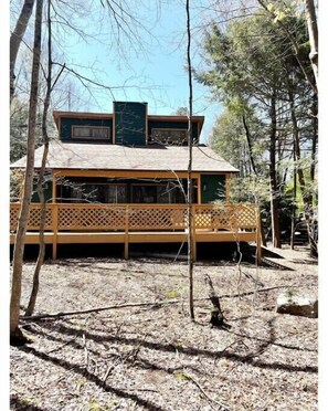 exterior deck in the back of the home for full privacy