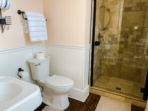 Ensuite bathroom for 2nd floor Queen