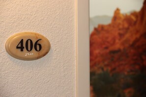 JC406 00 Entrance