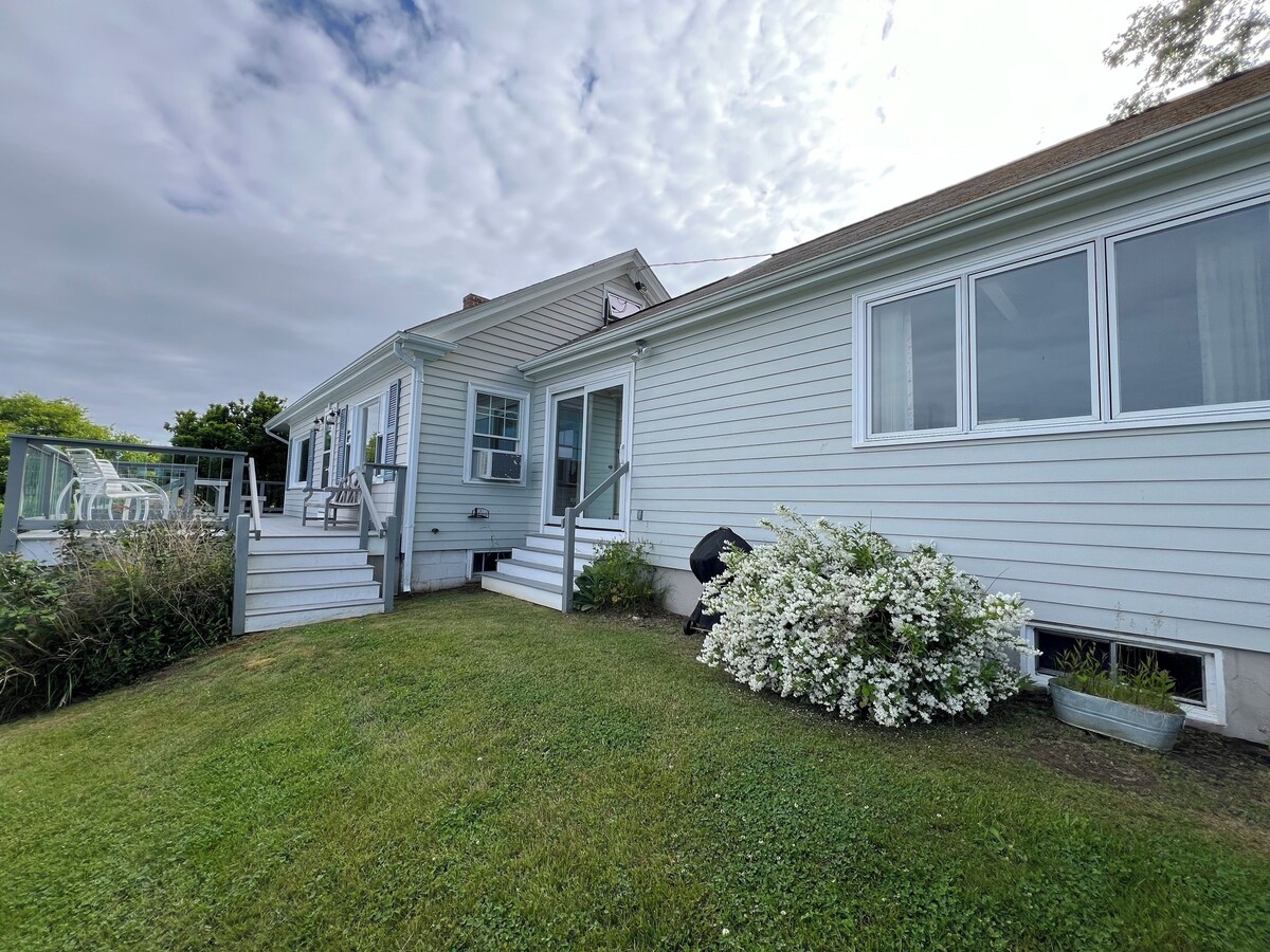 A perfectly placed cottage overlooking Mackerel Cove!
