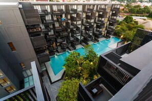 The Deck 2br, walk to beach, rooftop pool & gym (11656)