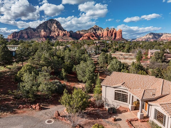 Expansive red rock views!