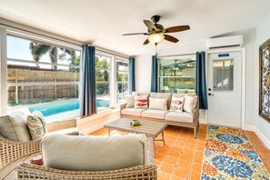 Sunroom | Free WiFi | Smart TV