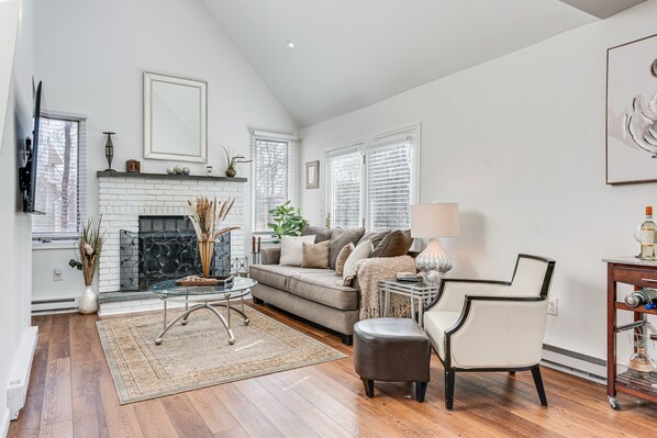 Long Pond Vacation Rental | 3BR | 2BA | 1 Step to Enter | 1,238 Sq Ft