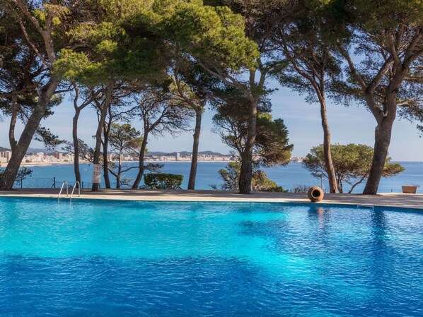 Water, Plant, Sky, Swimming Pool, Azure, Tree, Shade, Outdoor Furniture, Coastal And Oceanic Landforms, Natural Landscape