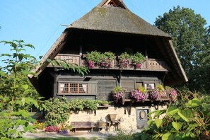 Außenseite Ferienhaus [Sommer]