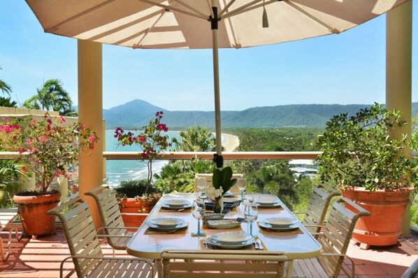 Port Ridge: The Hill Penthouse; the best views in Port Douglas