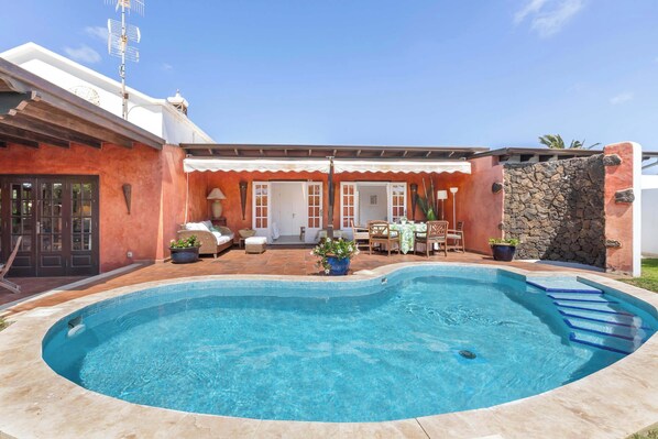 Terraza con Piscina y zona Chillout