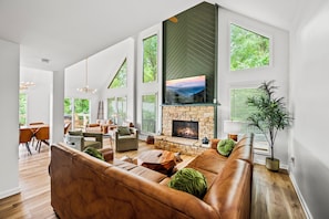 Welcome to The Top Knot in Chalet Village, a Stay Knotty Property!
