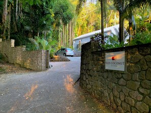 Entrada de la propiedad
