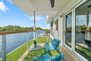 Views galore of the main intracoastal waterway