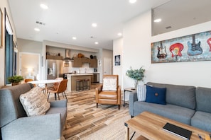 Cozy Living Room and Kitchen to Relax