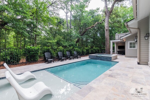 10 Pender - Amazing New Pool!