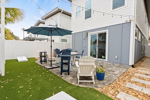 Backyard with dining table and Corn hole